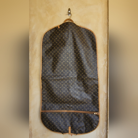 Louis Vuttion Monogram Garment Bag. Vintage Rare find! Stylish and Timeless. - Picture 4 of 14